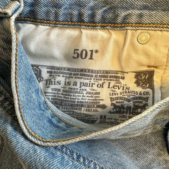 Levi 501 jean shorts - Picture 3 of 4